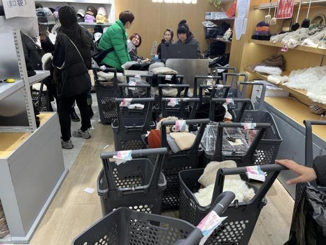 批发市场成了淘货胜地杭州一年轻人正在涌入“线”(图2) 批发市场成了淘货胜地杭州一年轻人正在涌入“线”(图2)